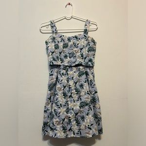 colza zaise M dres it is a dress but it looks like a blouse and a skirt so well